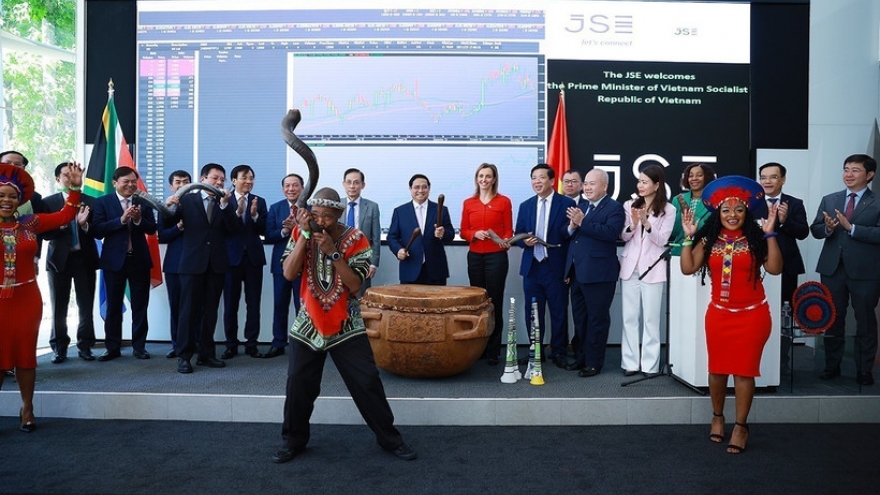 PM visits South Africa’s Johannesburg Stock Exchange